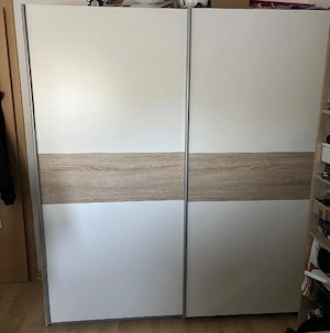 Kleiderschrank