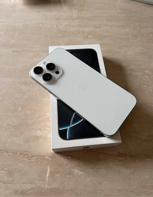 Hier biete ich ein Apple iPhone 16 Pro Max in der Farbe White Titanium mit 256GB Speicher an