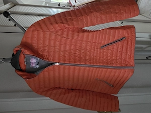 Kleidung: Blusen, T-Shirt, Pullis, Blazer, Jacken, Taschen. in Wegberg Kleidung: Blusen, T-Shirt, Pu