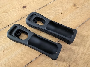 2x unbenutzte Original Nintendo Wii Controller Silikonhülle Black