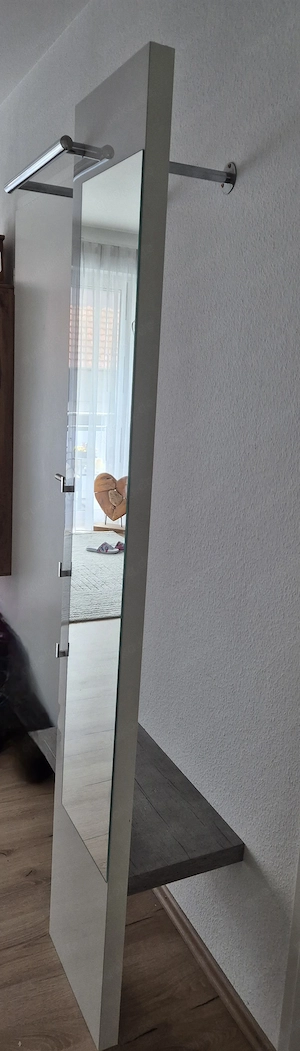 Moderne Garderobe mit Spiegel & Sitzbank platzsparend