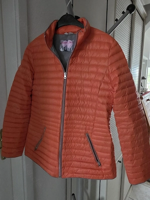 Kleidung: Blusen, T-Shirt, Pullis, Blazer, Jacken, Taschen. in Wegberg Kleidung: Blusen, T-Shirt, Pu