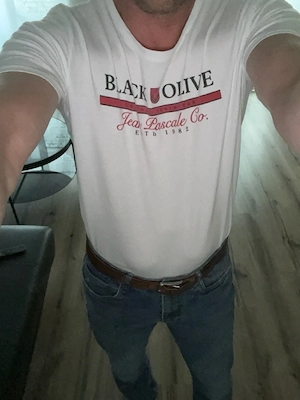 Er bietet kostenlose Mitfahrt im Crazy Taxi 