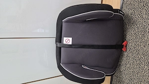 Sitzerhöhung mit Isofix Halterung Bild 4