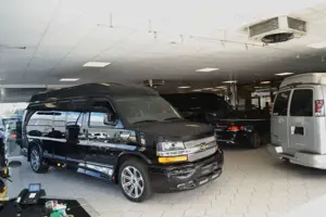 GMC Savana 2500- 6,0 V8 Explorer Limited-9 Sitzer