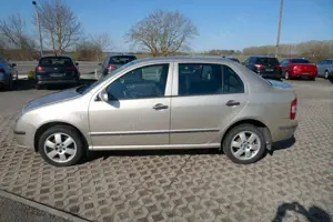 Skoda Fabia 2.0 Ambiente  GANZJAHRESREIFEN Bild 5