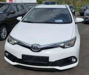 Toyota Auris Touring Sports Edition-S Automatik/Navi Bild 2