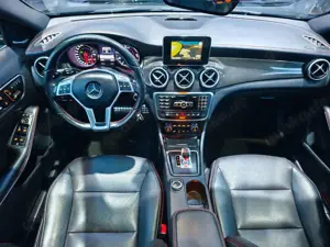 Mercedes-Benz GLA 45 AMG 4Matic PANO RFK VOLL Bild 3