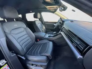 Volkswagen Touareg 3.0 TDI R-Line ACC+Pano+Luft+AHK+Matrix+ Bild 4