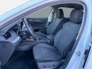 Skoda Octavia Combi 2.0 TDI Style STHZ AHK HuD MATRIX Bild 5