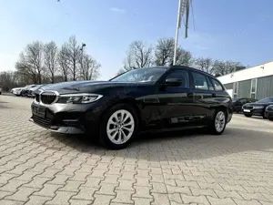 BMW 318 d Touring *LED Navi Leder AHK DAB el. Heck*