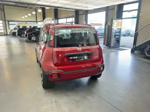 Fiat Panda Cross Red 1.0 Hybrid 1.Hand Neuwertig! Bild 5