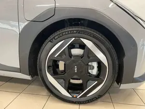 Kia EV4 150 kW Earth El. Panodach Navi Digitales Cockpit 3 Bild 2