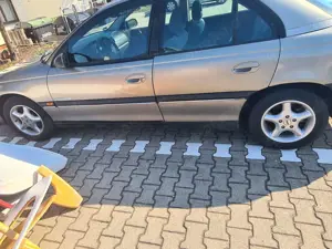 Opel Omega Omega 2.0 CD Reflection Bild 2