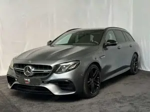 Mercedes-Benz E 63 AMG S 4Matic+ T Modell/CARBON/360°/PERFORM.