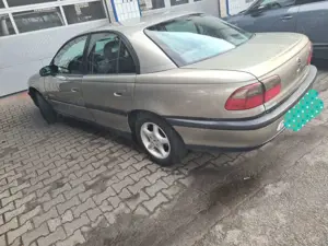 Opel Omega Omega 2.0 CD Reflection Bild 3