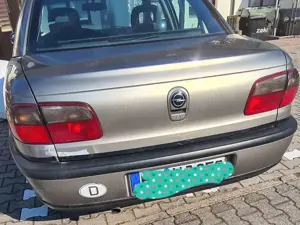 Opel Omega Omega 2.0 CD Reflection Bild 5