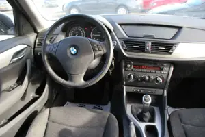 BMW X1 Baureihe X1 18 d sDrive Klima/PDC/Allwetterre Bild 5