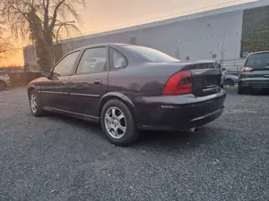 Opel Vectra Basis Bild 4