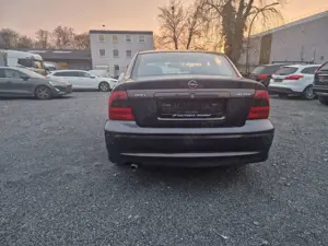 Opel Vectra Basis Bild 5