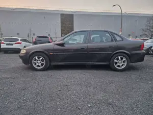 Opel Vectra Basis Bild 3
