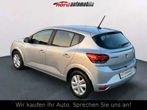 Dacia Sandero Bild 2