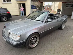 Mercedes-Benz Baureihe 124 CE-Klasse 300 CE-24+Klima+RIAL FELGEN Bild 1