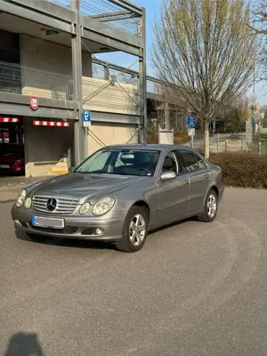 Mercedes-Benz E 280 8 Fach Bereift, 2. Hand, Schechkeft Gepflegt