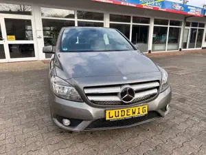Mercedes-Benz B 180 *AHK*Sitzheizung*Navi*