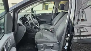 Volkswagen Touran 1.5 TSI Highline 7-S Pano LED R-line AHK Bild 5