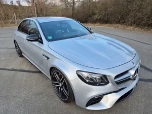 Mercedes-Benz E 63 AMG E-Klasse S 4Matic Speedshift 9G-MCT Edition 1