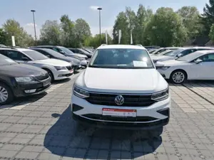 Volkswagen Tiguan Life 1.5 TSI AHK Navi LED  Klimaautomatik