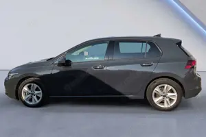 Volkswagen Golf VIII 1.0 eTSI DSG Life LED+ACC+APP+NAVI Bild 2