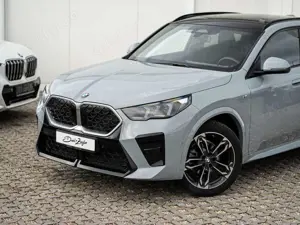 BMW X2 sDrive18d M-Sport AHK PANO ACC RFK AktivSitz Bild 4