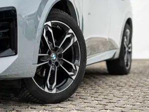 BMW X2 sDrive18d M-Sport AHK PANO ACC RFK AktivSitz Bild 5