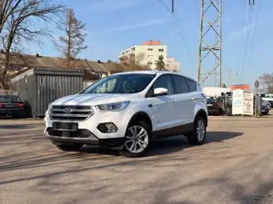 Ford Kuga Titanium-Autom-Sportsitze-Navi-4X4-Gepflegt