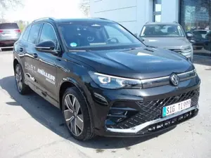 Volkswagen Tiguan R-Line 2.0 TSI 4Motion AHK/STHZG/Pano Bild 3