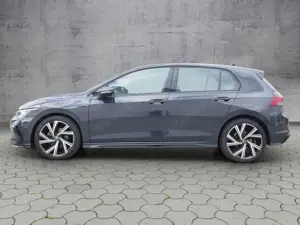 Volkswagen Golf VIII 1.5 TSI R-LINE LED/SHZ/KLIMA/ALU Bild 2