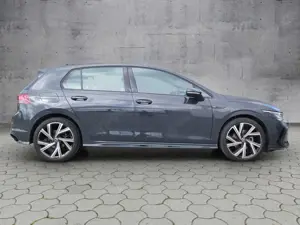 Volkswagen Golf VIII 1.5 TSI R-LINE LED/SHZ/KLIMA/ALU Bild 4