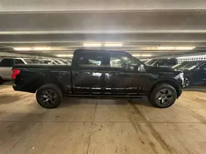 Ford F 150 Lightning Flash gr Batterie im Vorlauf