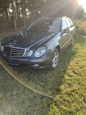 Mercedes-Benz E 220 T CDI Avantgarde Motor neu TÜV neu Bild 4