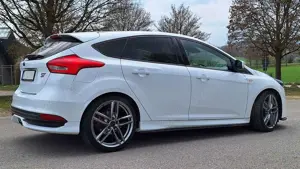 Ford Focus Focus ST 2.0 EcoBoost mit Leder-Sport-Paket