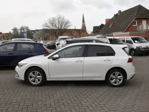 Volkswagen Golf VIII 1.5TSi Life R-Kamera NaviMedia ACC LED Sit... Bild 3
