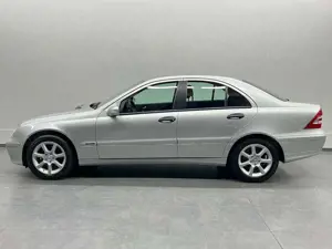 Mercedes-Benz C 180 K Lim. Autom. *wenig KM*2.Hand*MB-Service* Bild 3