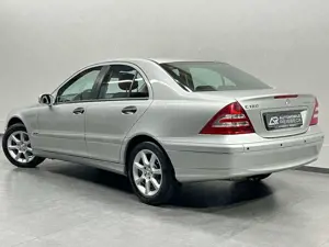 Mercedes-Benz C 180 K Lim. Autom. *wenig KM*2.Hand*MB-Service* Bild 4