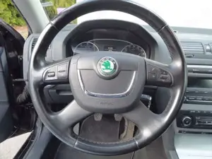 Skoda Octavia Combi 1. Hd Scheckheft PDC Sitzh. Tempom. Klimaau Bild 3