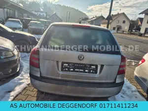 Skoda Octavia Combi Ambiente LEDER SHZ PDC EURO4 Bild 5