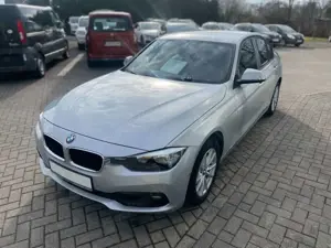 BMW 318 i Advantage HUD, Klimaautomatik, Kameras, Navi, et Bild 2