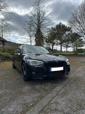 BMW 118 1er BMW 118i M-Paket schwarz 170 PS Benziner