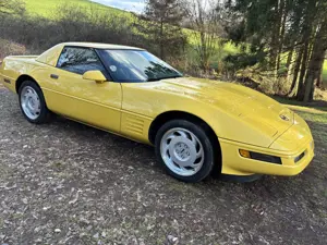 Chevrolet Corvette C4.  LT1
